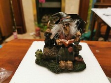 DESIGN TOSCANO Book of Spells Witch With Umbrella Halloween Figurine QL 30605