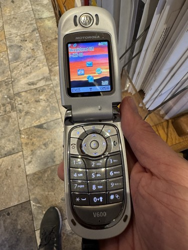 Motorola v600 retro flip - motorola, phone