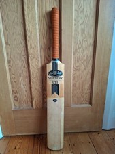 Newbery Uzi C6+ R100 Carbon Core Cricket Bat
