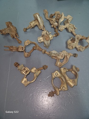 Used scaffolding clips 10 - clips, x