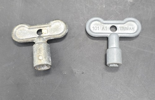 Lot hydrant keys r - keys, f