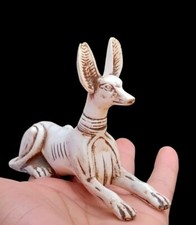 STATUE OF THE SEATED CAT