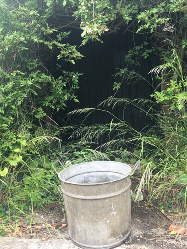 Tall galvanised zinc metal - ,