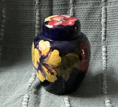 Moorcroft blue ginger jar lid - moorcroft,