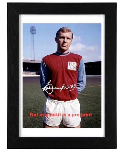 Bobby moore reprint rsigned - moore,