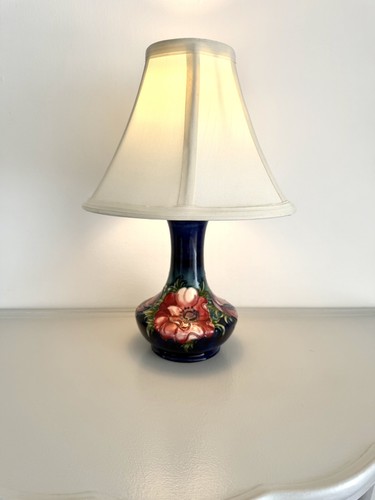 Walter moorcroft anemone lamp - walter,