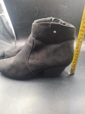 Pointed Toe Size 7 Boots