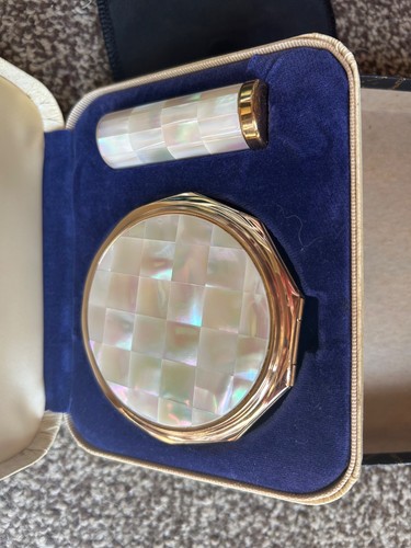 Lipstick and mirror - , compact