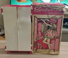 Sindys Own Wardrobe - Boxed -