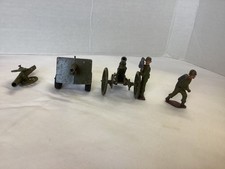 Vintage Britains 2 field guns and 2 metal soldiers,and 1 small damaged field gun