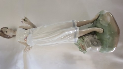 Lladro privilledge sculpture - lladro,