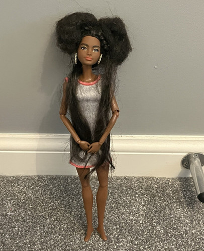 Girl fashion doll - brown, eyes
