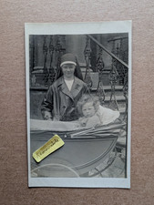 OLD PHOTO WOMAN GIRL NURSE