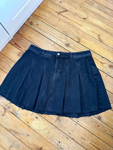 Bnwt next black pleated - black,