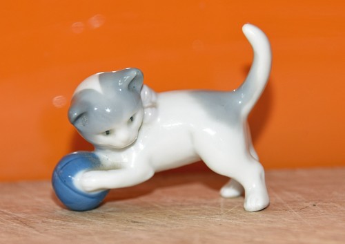 Metzler ortloff porcelain cat - metzler,