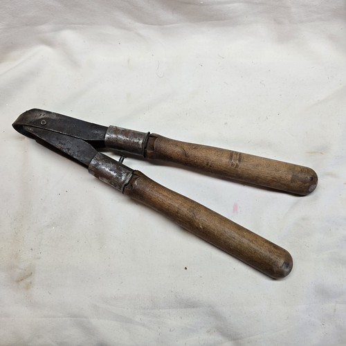 Vintage calf dehorner wood - 14",
