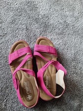 BNWT Ladies Pretty Rieker Sandals Size 6 half paid 65