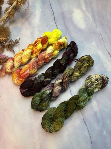 Mini superwash hand dyed - hand,