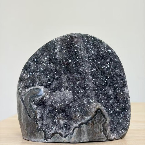 68lb black amethyst geode - 2.68lb,