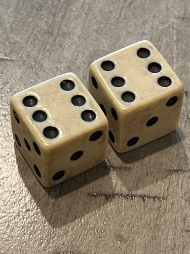 Old illegal club - dice, size