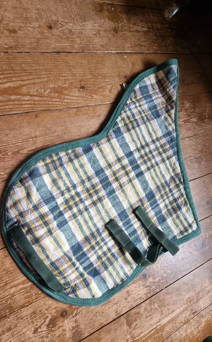 Green yellow patterned shaped - green,