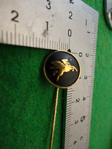 Rare vtg mobil pegasus - mobil,