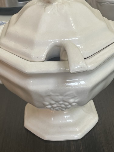 Ceramic soup tureen - , lid