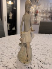 RARE VINTAGE LLADRO NAO GIRL