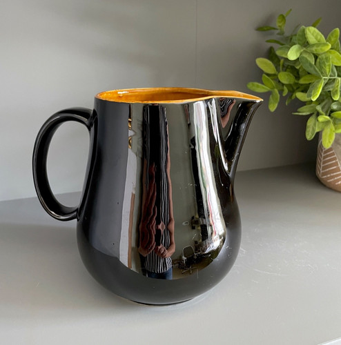 Prinknash pottery glossy - glossy, black