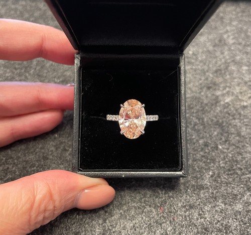 Fancy intense pink oval - pink**,