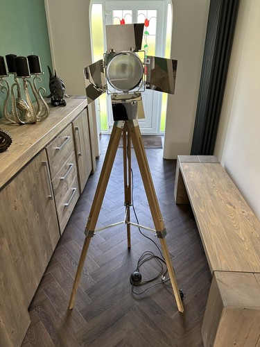 Next tripod floor - -,