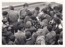 AYRTON SENNA BEING INTERVIEWED 1985 JPS LOTUS ORIGINAL PERIOD PHOTOGRAPH FOTO