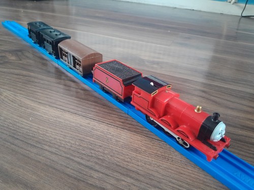 Tomy thomas trackmaster james - tomy,