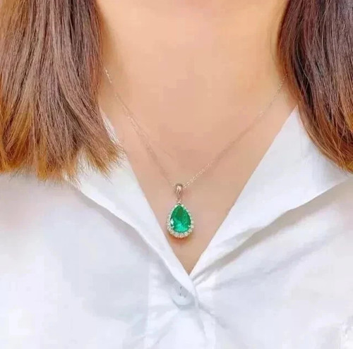 Pear cut emerald - ct,