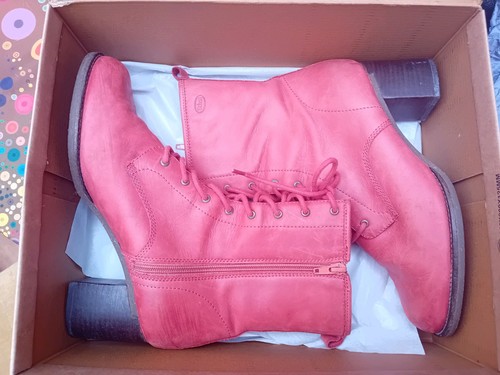 Red lace boots - dr, scholls