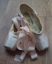 Pointe Shoes Freed of London Classical Ballet Pink Satin with Ballet Ribbon Ties