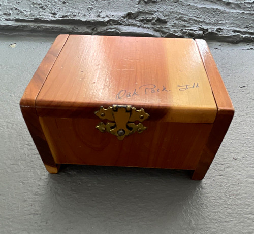 Vintage small wood trinket box - wood,