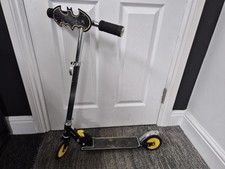 Push Scooter. Batman  Logo. Used And The Fit Mat Is A Little Bit Riped,working 