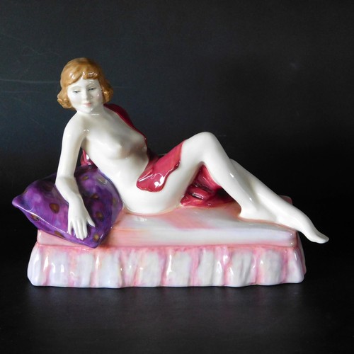 Royal doulton figuirne - royal,