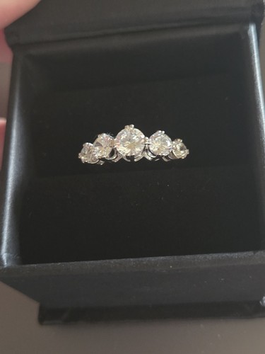 Stunning carat stone - carat, 5