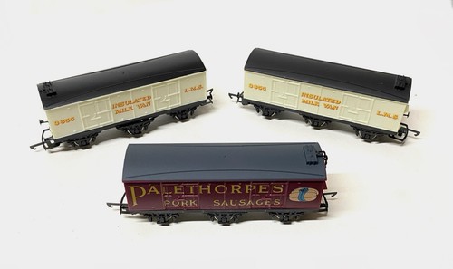 Hornby three wheel - three, wagons