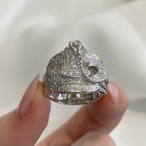 2ct round cut moissanite horse - round,