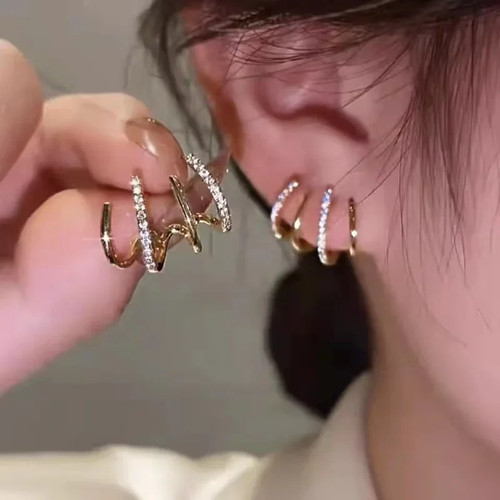Yiyueqianli shiny crystal stud - yiyueqianli,
