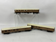 RAKE OF 3 X HORNBY/TRI-ANG OO