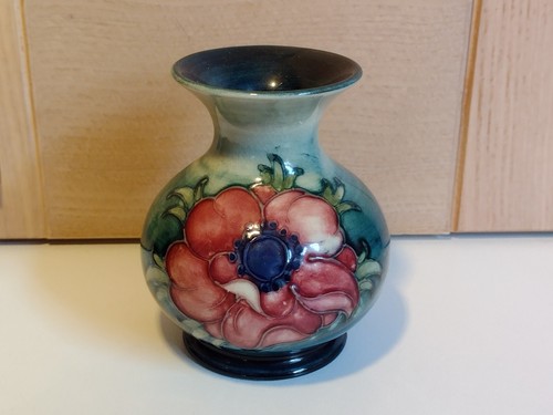 Moorcroft pottery anemone - moorcroft,