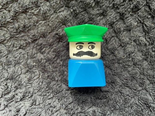 Duplo vintage taxi driver