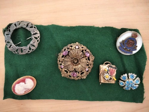 Vintage brooches job - vintage, brooches....job