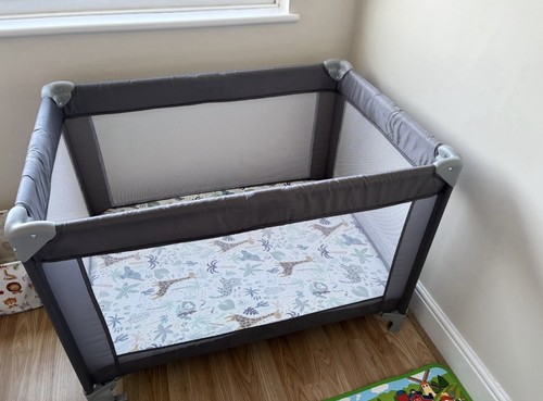 Red kite sleeptight travel cot - red,