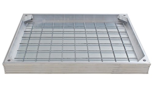 Recessed manhole cover and - manhole,