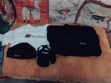 Berghaus  Black Zip Fleece, White T-Shirt, Navy Hat & Black Bag Good Con XL